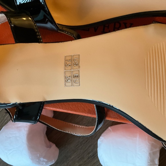 Ladies dress shoes - Picture 2 of 2